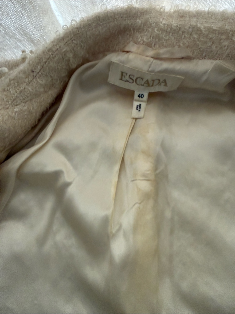 Vintage ESCADA tweed jacket with pearl detailing - Picture 5 of 6